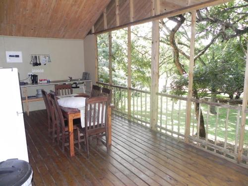 2 bedrooms, 6 beds