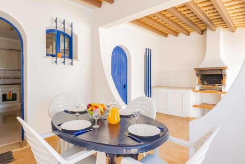 Facilities, Marco in Guia