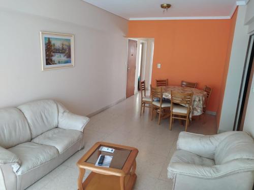 Three-Bedroom Apartment room in Departamento en Mar del Plata excelente ubicación pleno centro 3 habitaciones solo grupo familiar no se permiten grupo de jóvenes
