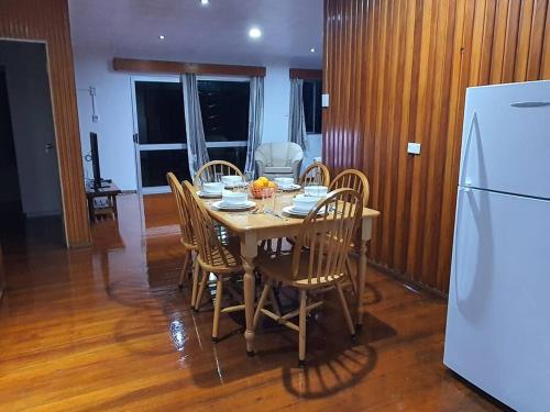 Spacious 4-bdrm fully self-contained WIFI, Parking