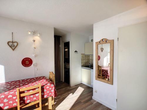 Charmant 2P 4 pers., 25m², Sud, en bas des pistes, Les Menuires - FR-1-178-371 in Les Bruyeres