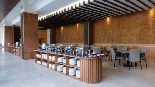 Food and beverages, FOX HARRIS Hotel & Convention Banjarnegara in Banjarnegara