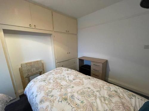 3-Bed House - Sleeps 5 with Free Parking, Birmingham (photo 6)