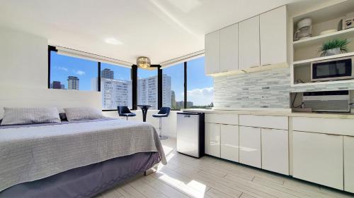 Waikiki beach modern studio No resort fee Best location detail