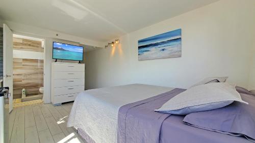 Waikiki beach modern studio No resort fee Best location detail