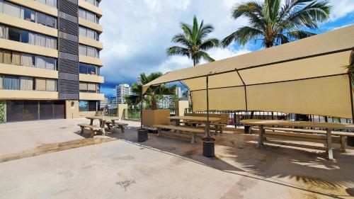 Waikiki beach modern studio No resort fee Best location