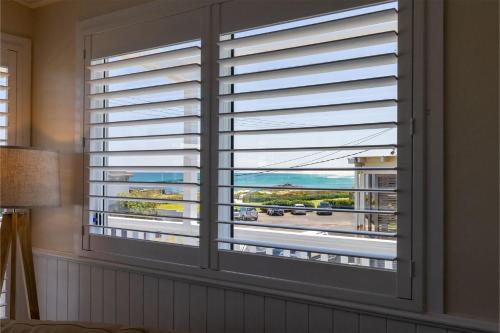 Pet friendly Anna Bay Beach Shack, 44 Ocean Avenue - fantastic 2 storey house with spectacular views in Anna Bay