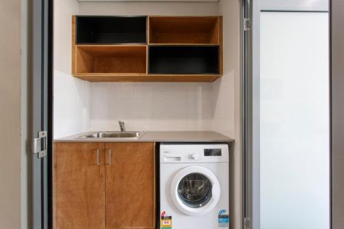 One-Bedroom Apartment image 10
