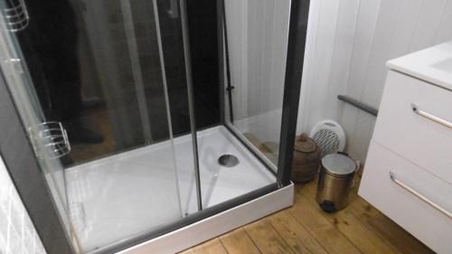 淋浴間, Appartement LE COURS in 巴邦塔納