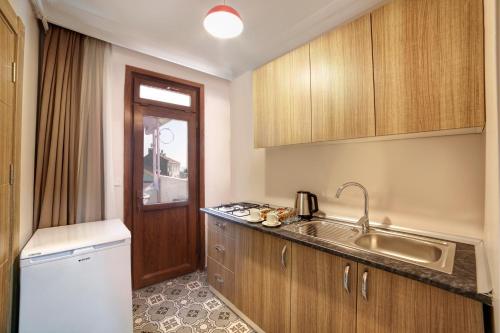 SEVEN ROSES APART HOTEL - image 5