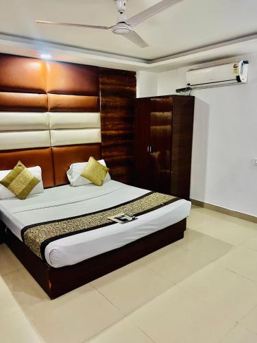 Hotel Cozy Cave Delhi Aiport