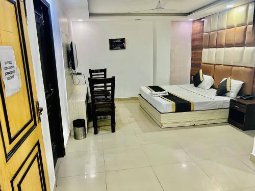 Hotel Cozy Cave Delhi Aiport