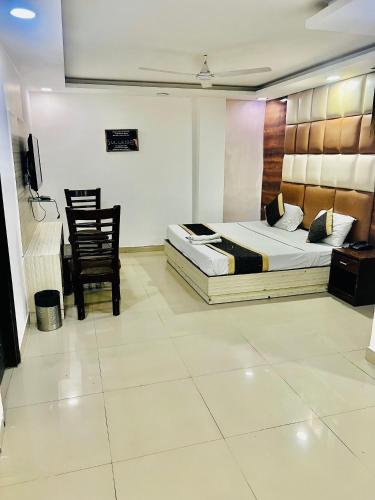 Hotel Cozy Cave Delhi Aiport