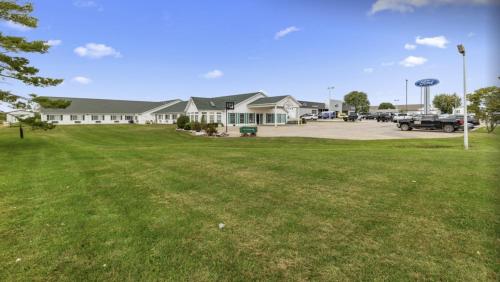 . Red Bud Motel