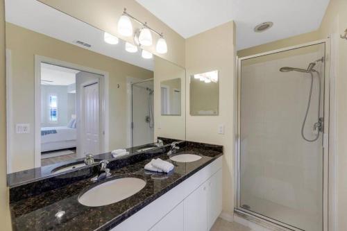 Beautiful 2 bedroom condo w/ Golf Membership Included thumb 3