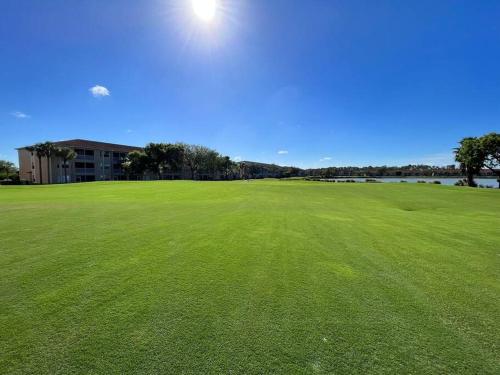 Beautiful 2 bedroom condo w/ Golf Membership Included detail