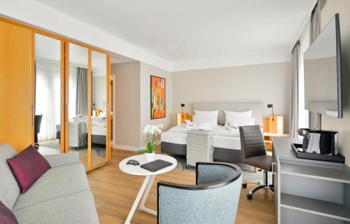 Mercure Kamen Unna Room Type - Superior room with double bed