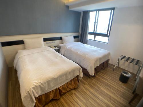 Standard Twin Room room in Bonjour Hotel