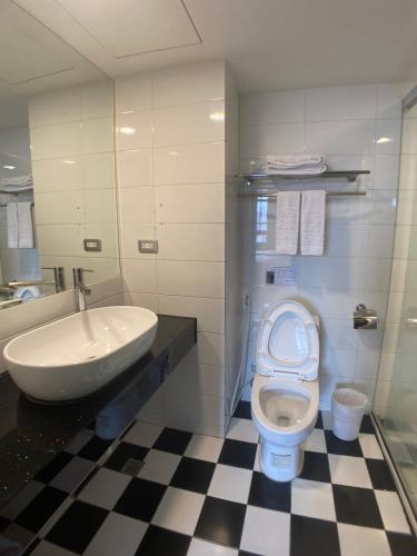 Standard Double Room image 10