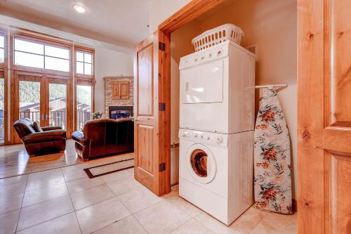 Three-Bedroom Townhome In Keystone at Antler's Gulch - image 3