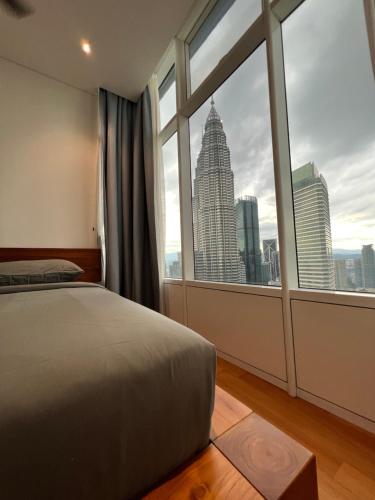 Sky Suites KLCC by PNUT - image 12