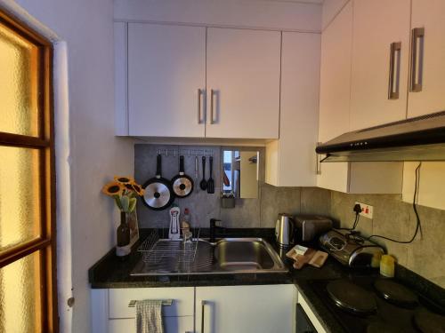 Cocina, Casa-Pel Guest Wing in Palapye