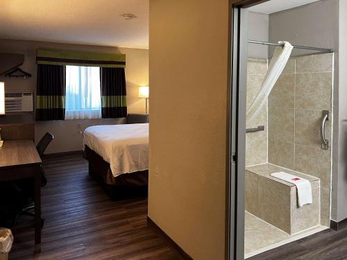 Super 8 by Wyndham Spring Lake/ Fort Bragg - image 11