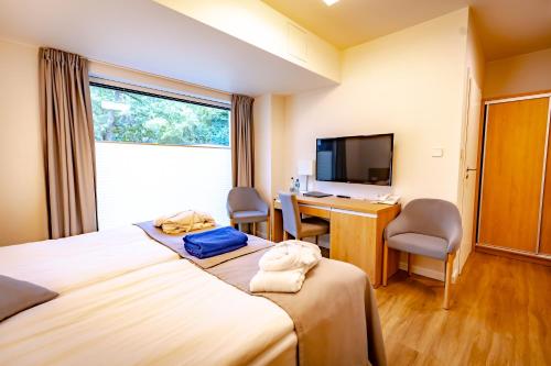2 twin beds
