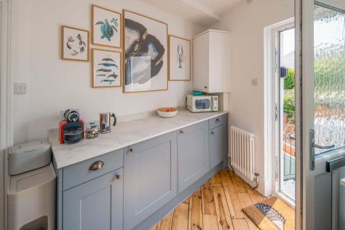 Blue Winds and Waves in Cowes North