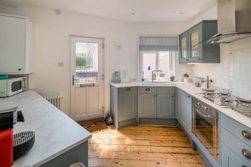 Blue Winds and Waves in Cowes North