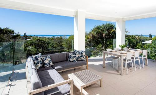 ULTIMATE NOOSA Six Bedroom Luxury with WATERSLIDE!