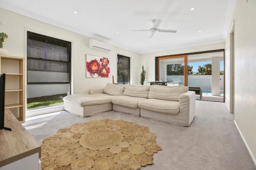 ULTIMATE NOOSA Six Bedroom Luxury with WATERSLIDE!