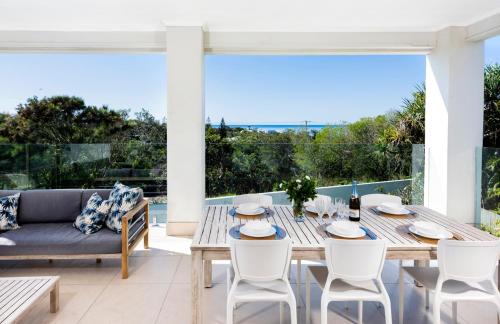 ULTIMATE NOOSA Six Bedroom Luxury with WATERSLIDE!