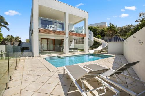 ULTIMATE NOOSA Six Bedroom Luxury with WATERSLIDE!