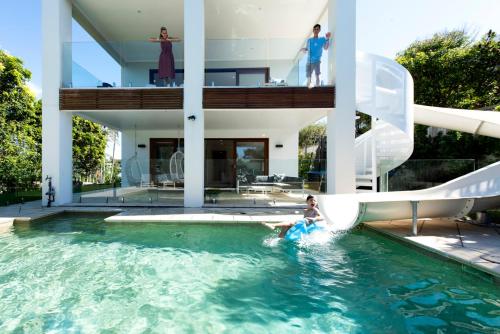 ULTIMATE NOOSA Six Bedroom Luxury with WATERSLIDE!