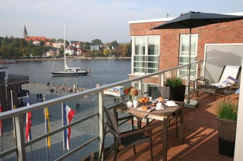 Apartmenthaus Hafenspitze Ap 38 "Skippers Topp"", Blickrichtung InnenstadtBinnenhafen - a72340