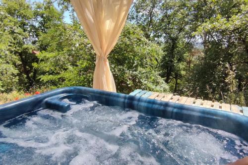 Cottage romantique, son jacuzzi privatif, piscine - Fontaines-sur-Saône