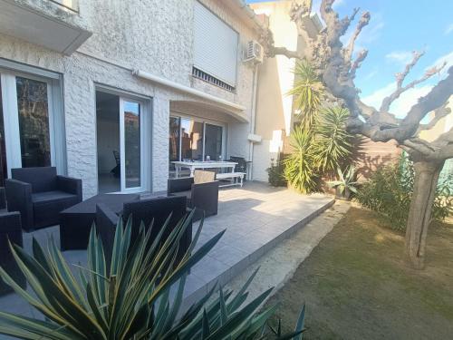 Pavillon avec terrasse et jardin sur Saint Pierre la Mer 4Rlmpav16