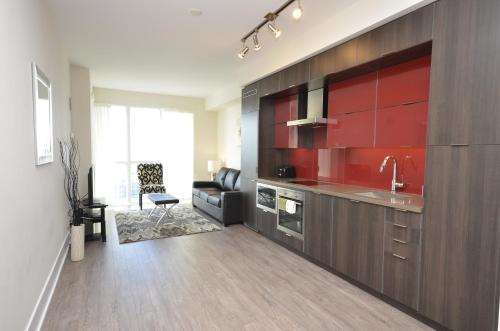 Whitehall Suites - Front Street