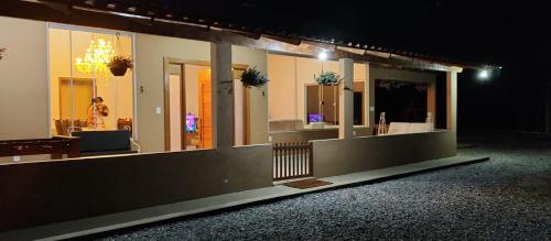 CASA DE CAMPO Banheira, Lareira e Cachoeira