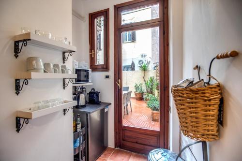 Spanish Steps Miracle Suite - image 6