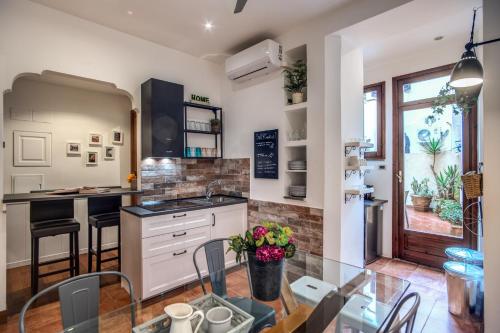 Spanish Steps Miracle Suite - image 12
