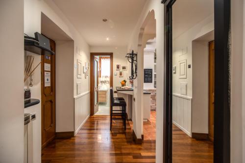 Spanish Steps Miracle Suite - image 9
