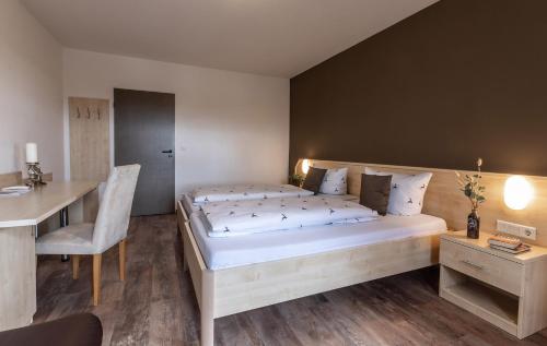 2 twin beds, 1 sofa bed