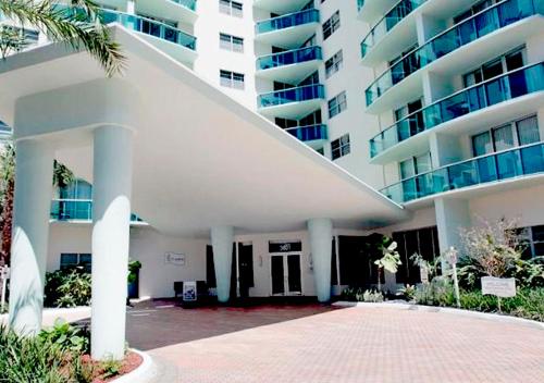 Stunning Beach Apartment by Miami Te Espera - HOLLYWOOD 7W