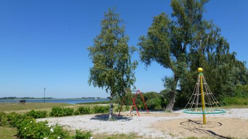 Haus TimpeTe am Breetzer Bodden in Neuenkirchen (Vorpommern-Rugen)