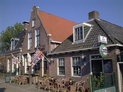 . Hotel de Stadsboerderij/ Eetcafé de Brabander
