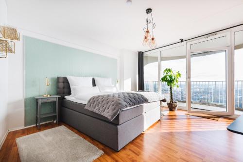 GREAT CITY VIEW I 26 FLOOR I NETFLIX and BOXSPRINGBED in Augsburg, Deutschland