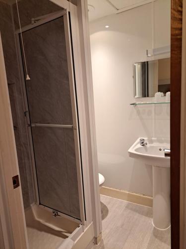 Diamond House - image 2