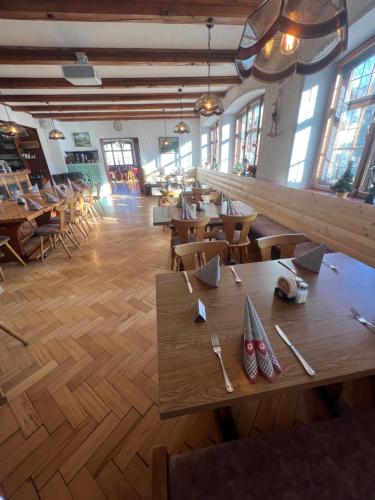 ห้องอาหาร, Gasthof Löwen (Gasthof Lowen) in พฟรอนเทิน